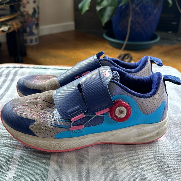 Girl’s New Balance BOA Trainers - Picture 1 of 4
